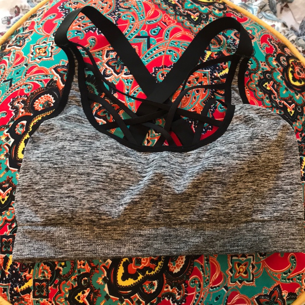 VS Sport Strappy Sports Bra